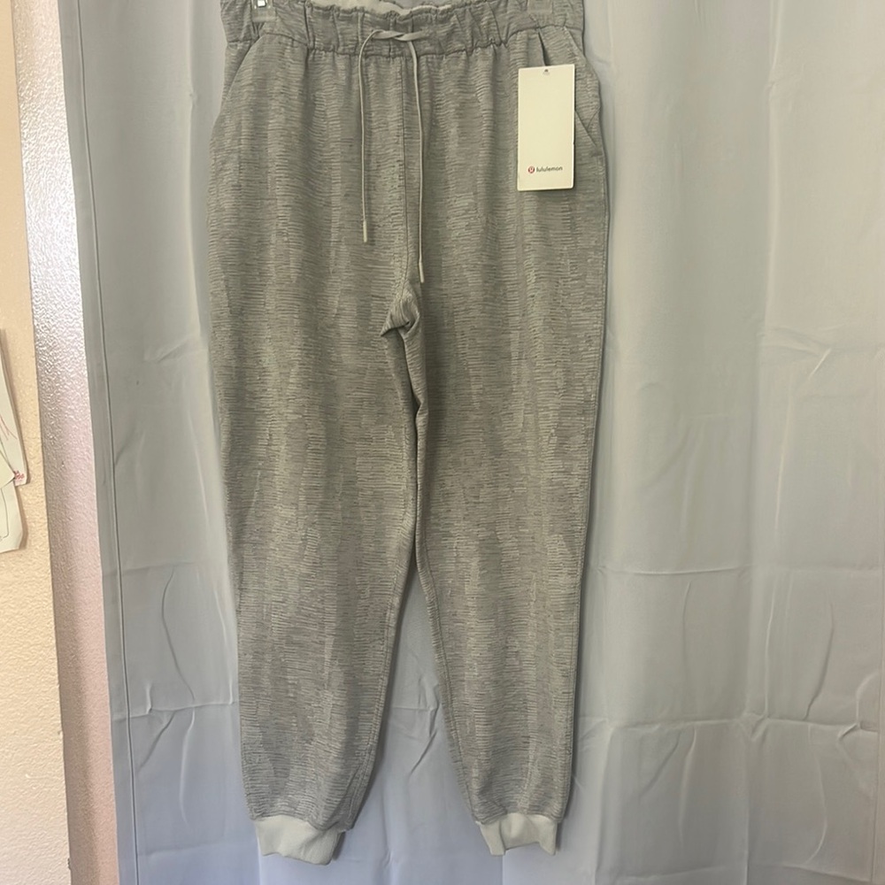 Lululemon Athletica Gray Sweatpants with Elastic Cuffs